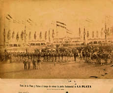 Estudio Bradley. Vista de la Plaza y Palcos al tiempo de colocar la piedra fundamental de La Plata 