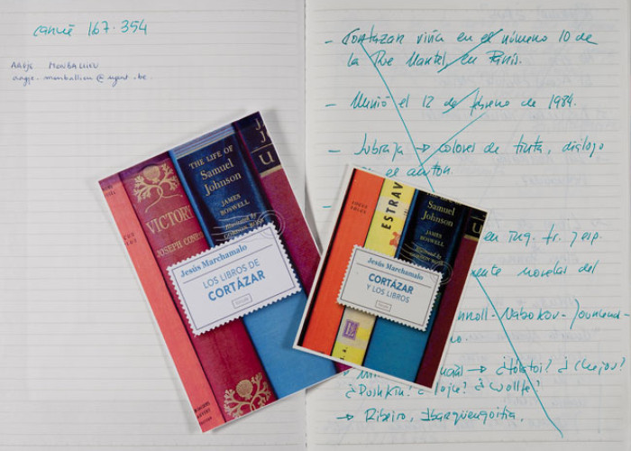 Pruebas de cubiertas y hoja de cuaderno con anotaciones autógrafas para la obra Cortázar y los libros (Siruela, 2011) de Jesús Marchamalo Pruebas de cubiertas y hoja de cuaderno con anotaciones autógrafas para la obra Cortázar y los libros (Siruela, 2011) de Jesús Marchamalo