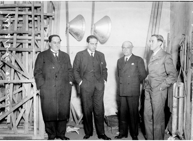 Alfonso, Promotores del acto de presentación de la Agrupación al Servicio de la República en el Teatro Juan Bravo de Segovia, 14 de febrero de 1931. De Izquierda a derecha, Antonio Machado, Gregorio Marañón, José Ortega y Gasset y Ramón Pérez de Ayala. MECD, AGA, Fondo “Archivo Fotográfico Alfonso”
