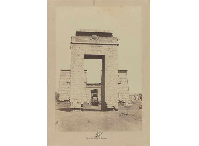 Pilon del templo de Karnak de Antonio Beato, ca. 1890. BNE, 17/10/136