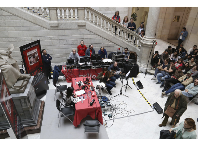 Día del Libro 2018  Decenas de personas acudieron a la BNE para ver en directo las actuaciones