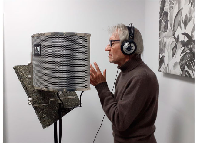 José Sacristán ha grabado desinteresadamente fragmentos de obras de Miguel Delibes que escucharán los visitantes de la exposición