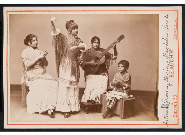 Grupo flamenco femenino de Antonia, Jeroma, María y Magdalena Loreto, fotografiado por Emilio Beauchy