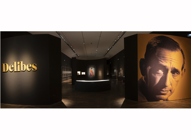 Imagen del montaje de la exposición Delibes
