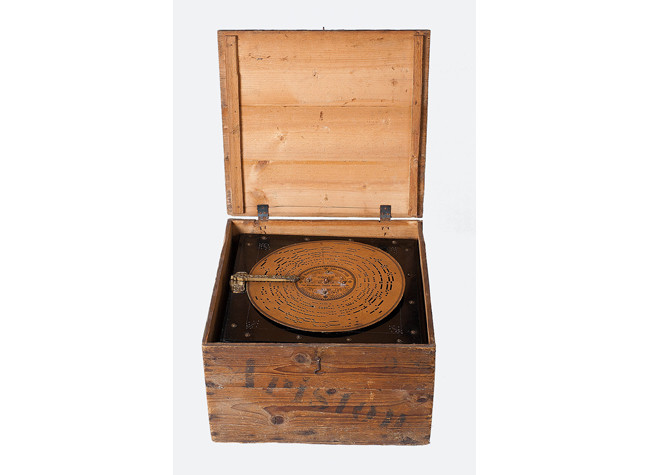 Ariston,  24 notas lacado y decorado, 1885-1890 en caja original para transporte y disco de cartón perforado