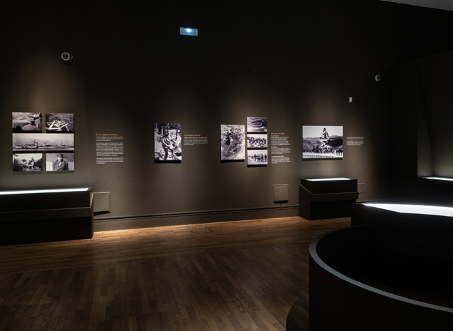 Imagen del montaje de la exposición Delibes