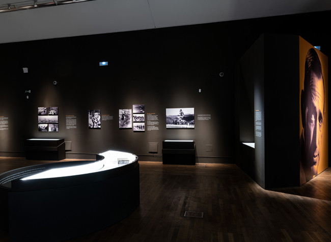 Imagen del montaje de la exposición Delibes