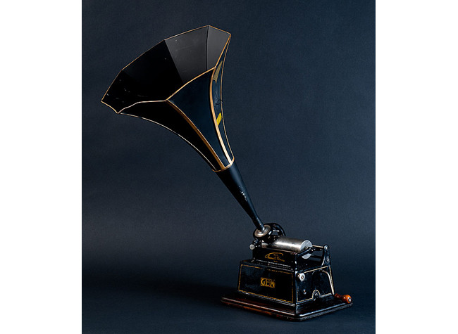 Fonógrafo modelo Gem ptte,  con bocina original y cilindros de cera, 1888