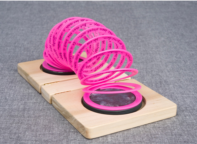 Leticia Bajuyo - A Wonderful toy. BNE ER/6456/1