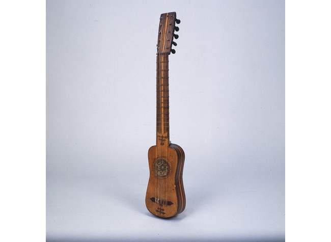 Guitarra. Siglo XVII. / Museu de la Música de Barcelona-LAuditori