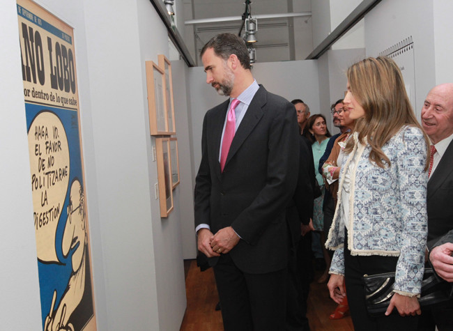 Los Príncipes de Asturias en la inauguración de la exposición La Transición en tinta china (27/05/13) © Casa de S.M. el Rey / Borja Fotógrafos