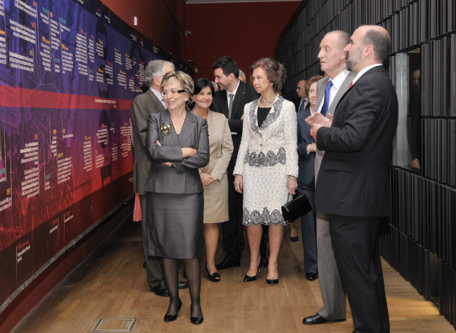 SS. MM. los reyes visitan la exposición