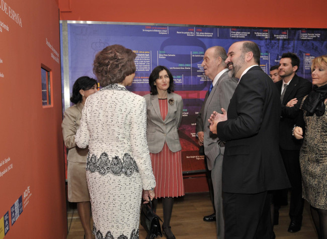 SS. MM. los reyes visitan la exposición