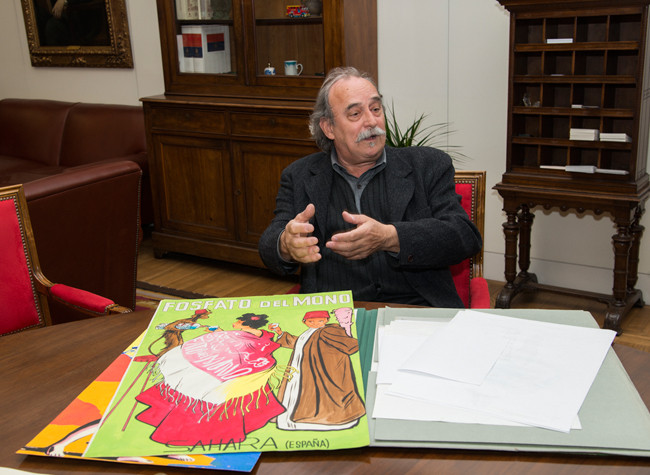 El dibujante y escenógrafo, Joan Guillén, dona parte de su archivo personal a la Biblioteca