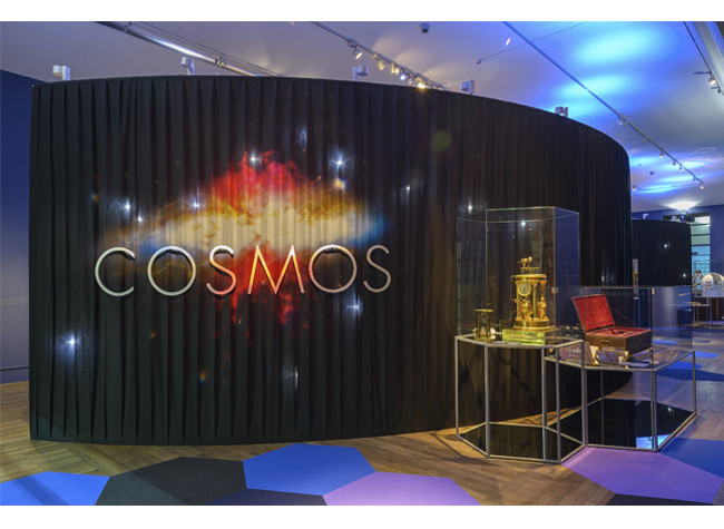Imagen del montaje de la exposición de Cosmos