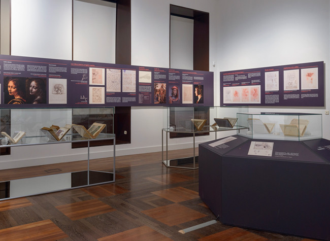 Montaje de la exposición Leonardo