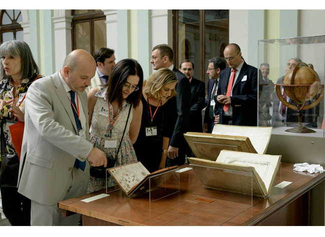 Visita de los directores del Instituto Cervantes a la BNE