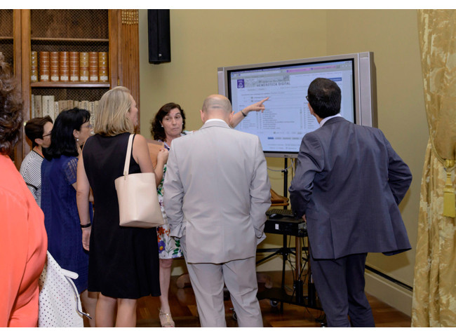 Visita de los directores del Instituto Cervantes a la BNE