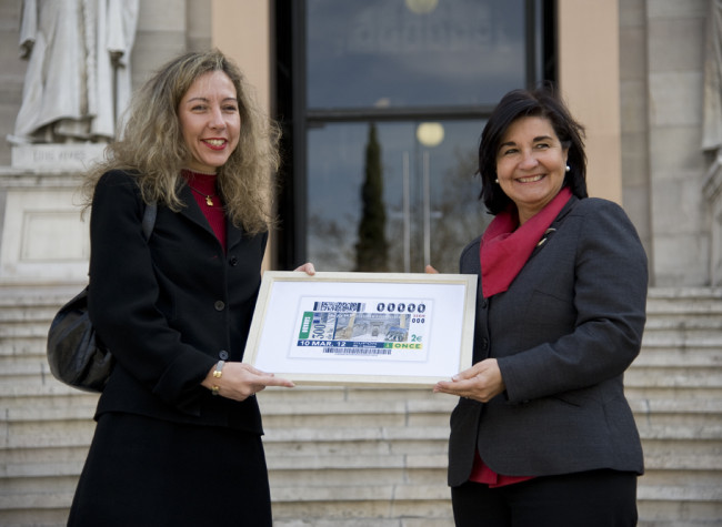 Entrega del cupón de la ONCE del Tricentenario