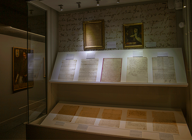 Montaje de la exposición El Archivo del Conde de Orgaz