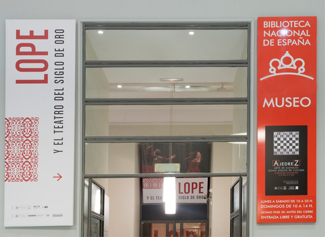 Montaje de la exposición Lope y el Teatro del Siglo de Oro