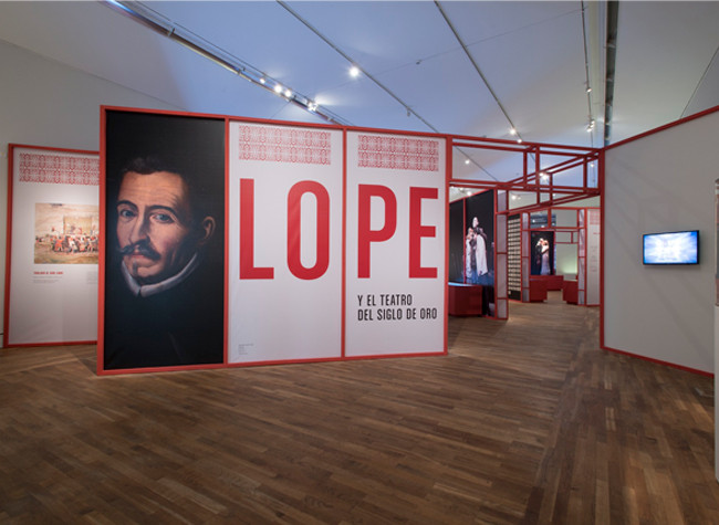 Montaje de la exposición Lope y el Teatro del Siglo de Oro