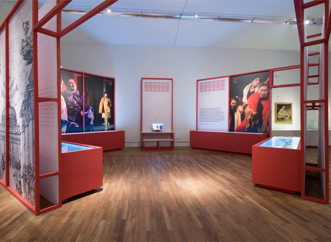 Montaje de la exposición Lope y el Teatro del Siglo de Oro