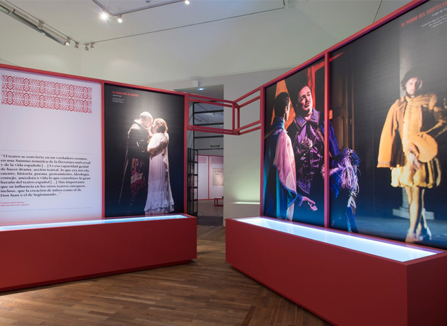 Montaje de la exposición Lope y el Teatro del Siglo de Oro