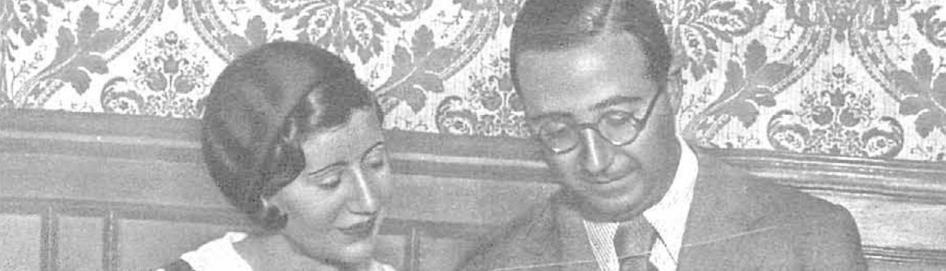 Don Ángel Segovia, secretario del señor Albornoz y  Josefina Carabias